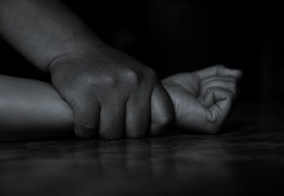 देवघाटमा बाँदर लखेट्न गएको मौका छोपी महिलालाई बलात्कार गर्न खोज्ने गुरुङ पक्राउ