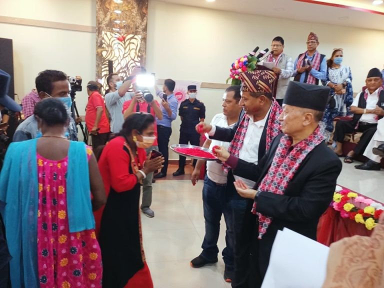झापामा ३ हजार माओवादी कार्यकर्ता एमाले प्रवेश, अध्यक्ष ओलीद्वारा स्वागत (फोटोफिचर ),