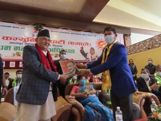 चितवनका अग्रज पत्रकार वीरेन्द्रमणि पौडेल नेकपा एमालेमा प्रवेश,
