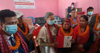 भरतपुरको गाउँब्लकमा रहेका भूमिहिनलाई लालपूर्जा वितरण