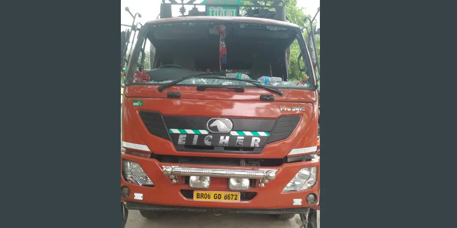 चितवनको रत्ननगरमा भारतीय ट्रकको ठक्करबाट ६ वर्षीय बालकको मृत्यु, एक घाइते