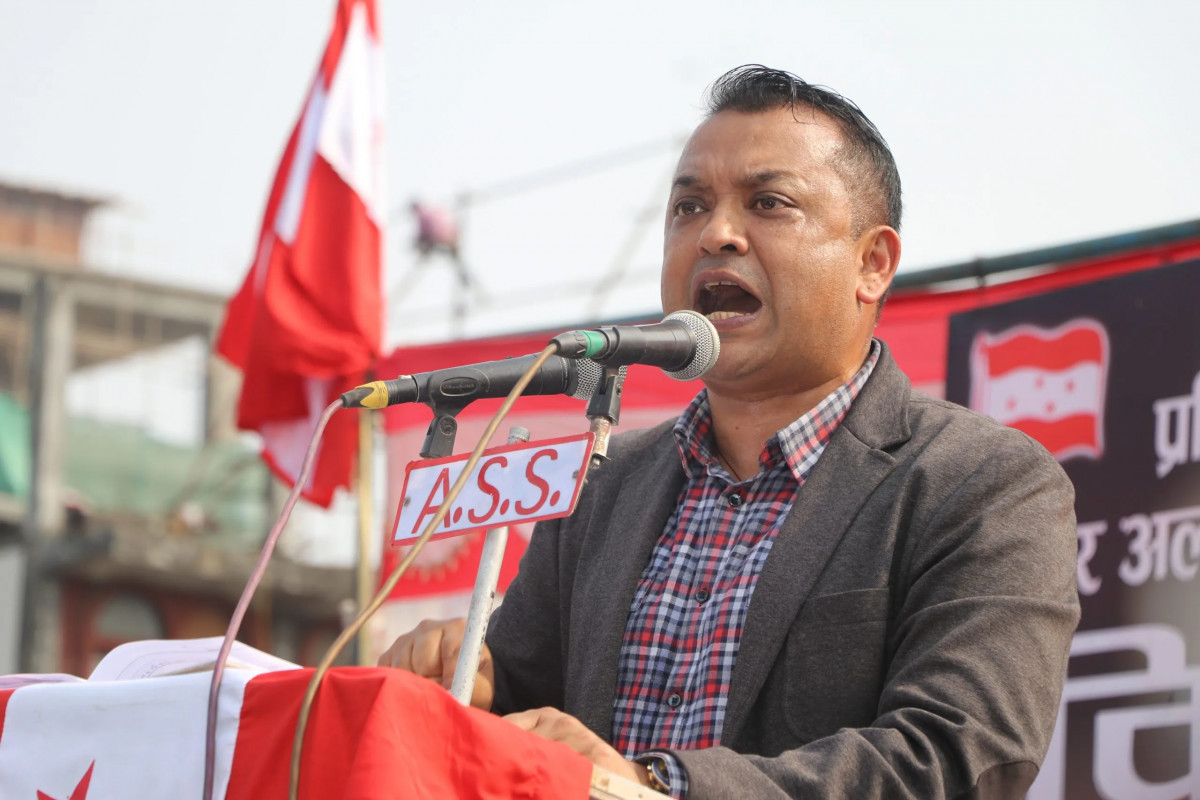 रुपरंग फेर्ने नेपालका कम्युनिस्ट कुन बेला कोसँग मिल्छन् थाहा हुँदैन: गगन थापा