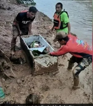 फिलिपिन्सका ११ वर्षीय किशोर जो २० घण्टासम्म फ्रिजमा बसेर पहिरोबाट जोगिन