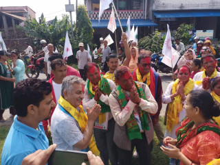 खैरहनीमा एमालेको घरदैलो आक्रमक