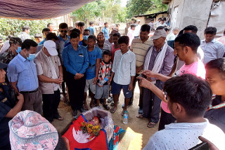 राष्ट्रिय झण्डा ओढाएर सम्मान खेलाडी चौधरीको शवमा