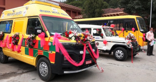 भारतले दियाे नेपाललाई ७५ वटा एम्बुलेन्स र १७ वटा विद्यालय बस उपहार