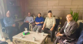 तत्कालीन नेकपा हुँदाका सचिवालय सदस्यहरुबीच छलफल