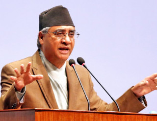 अर्थतन्त्रमा चाप परेको छ, विलासी वस्तु आयात नगरौँः प्रधानमन्त्री देउवा