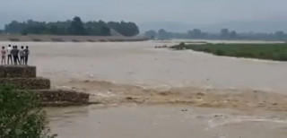 आज १९ जिल्लाका साना नदी तथा खोलामा बाढीको खतरा