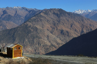 विगत १९ वर्षदेखि टर्मिनल टावर काठको टहरामै