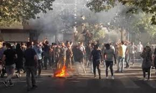 इरानमा सुरक्षाकर्मी र विद्यार्थीबीच झडप : भिड तितरबितर पार्न प्रहरीले गोली चलायो