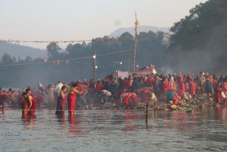 बालाचर्तुदशी देवघाटमा आज तिर्थालू भक्तजनको घुइँचो (फोटोसहित)