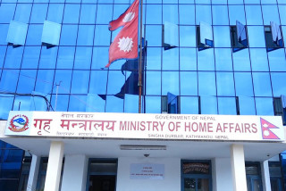 कोरोनाको जोखिम बढेको भन्दै सतर्कता अपनाउन गृहको आग्रह