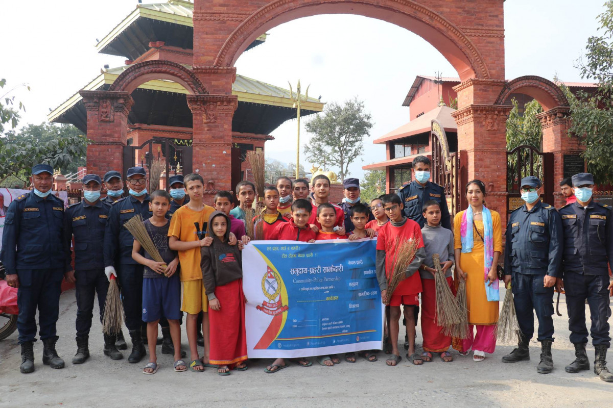 महाशिवरात्रिको पुर्व सन्ध्यामा देवघाट गलेश्वर आश्रम परिसर सरसफाइ(फोटो फिचर)