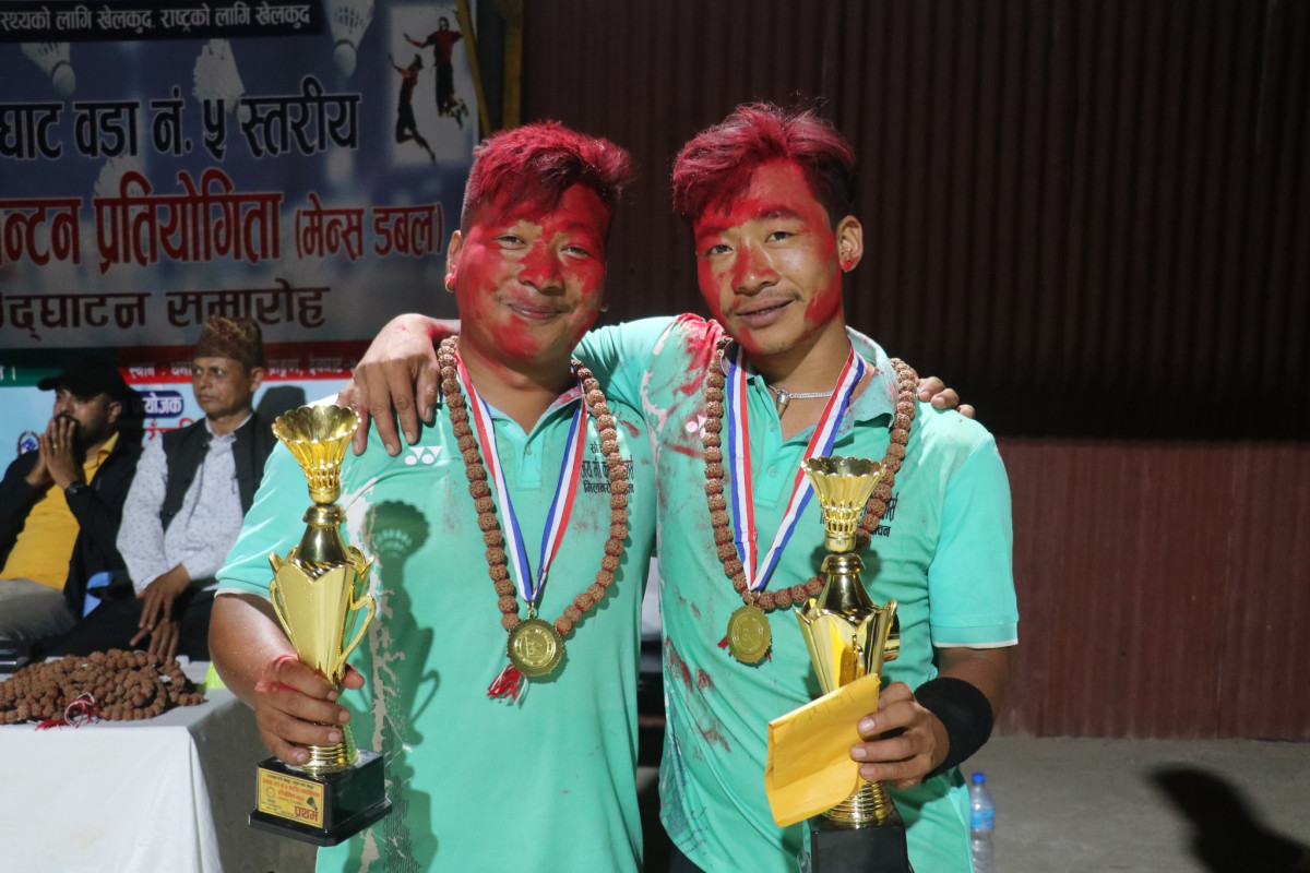 देवघाट वडा नम्बर ५ स्तरीय व्याडमिन्टन प्रतियोगिताको उपाधि दिनेश सारू मगर र बिनेस सारू मगर
