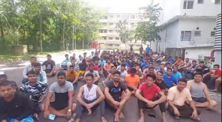 देवघाटका अजय र हरि सहित ३ सय भन्दा बढी कामदार मलेसियामा अलपत्र