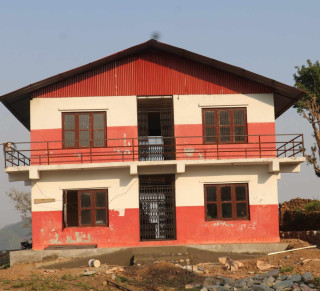 प्रयाेगमा नआउदै खुइलियो ४ वडा कार्यालयको रंग : पूर्वाधारले नछुँदा अझै प्रयोगविहीन