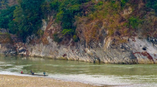 देवघाटमा नुहाउने क्रममा एक तिर्थयात्री बेपत्ता,खोजी कार्य जारी