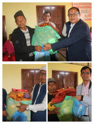 देवघाट गाउँपालिकाले अपाङ्गता भएका १०८ जनालाई लत्ताकपडा वितरण