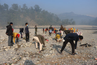 देवघाटमा सरसफाइ कार्यक्रम सम्पन्न