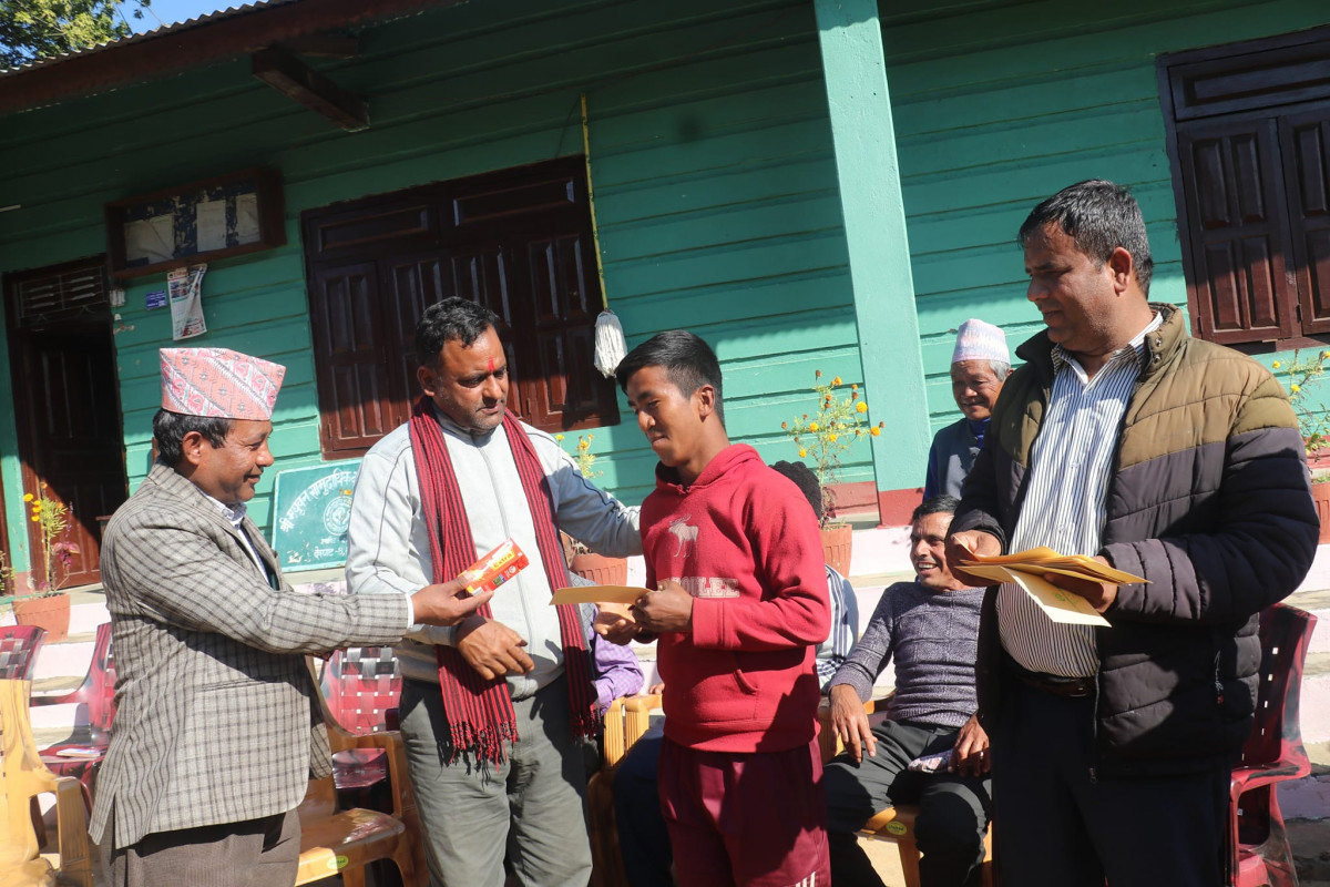 मधुवन सामुदायिक वनले दिए फरक क्षमता भएका उपभोक्तालाई भत्ता