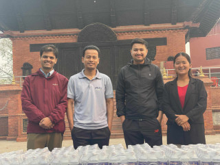 देवघाटधाम जेसीजले नयाँ वर्षको दिन वेणी संगममा पानी वितरण गर्दै