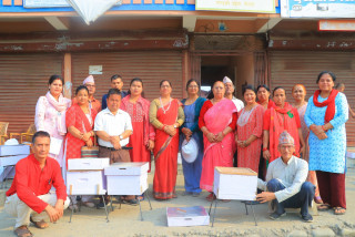 देवघाट गाउँपालिकाद्वारा मौरीपालन कृषकलाई मौरी सहितको घार वितरण
