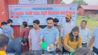 बोलबम मेलामा भक्तजनहरूलाई नि:शुल्क मही वितरण गर्दै देवघाटधाम जेसीज