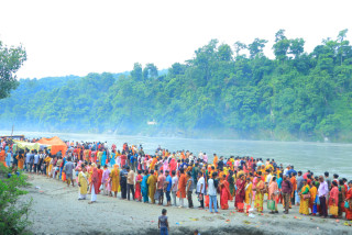 अन्तिम सोमबार देवघाटधाममा भक्तजनको घुइँचो