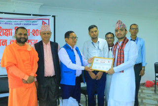 शिक्षा दिवसको अवसरमा देवघाट गाउँपालिकाद्वारा शिक्षक र विद्यार्थीलाई सम्मान