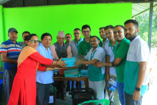 सिटिजन्स बैंकका कर्मचारीहरुद्वारा बराहका २२ जना विद्यार्थीलाई स्टेसनरी सामग्री वितरण