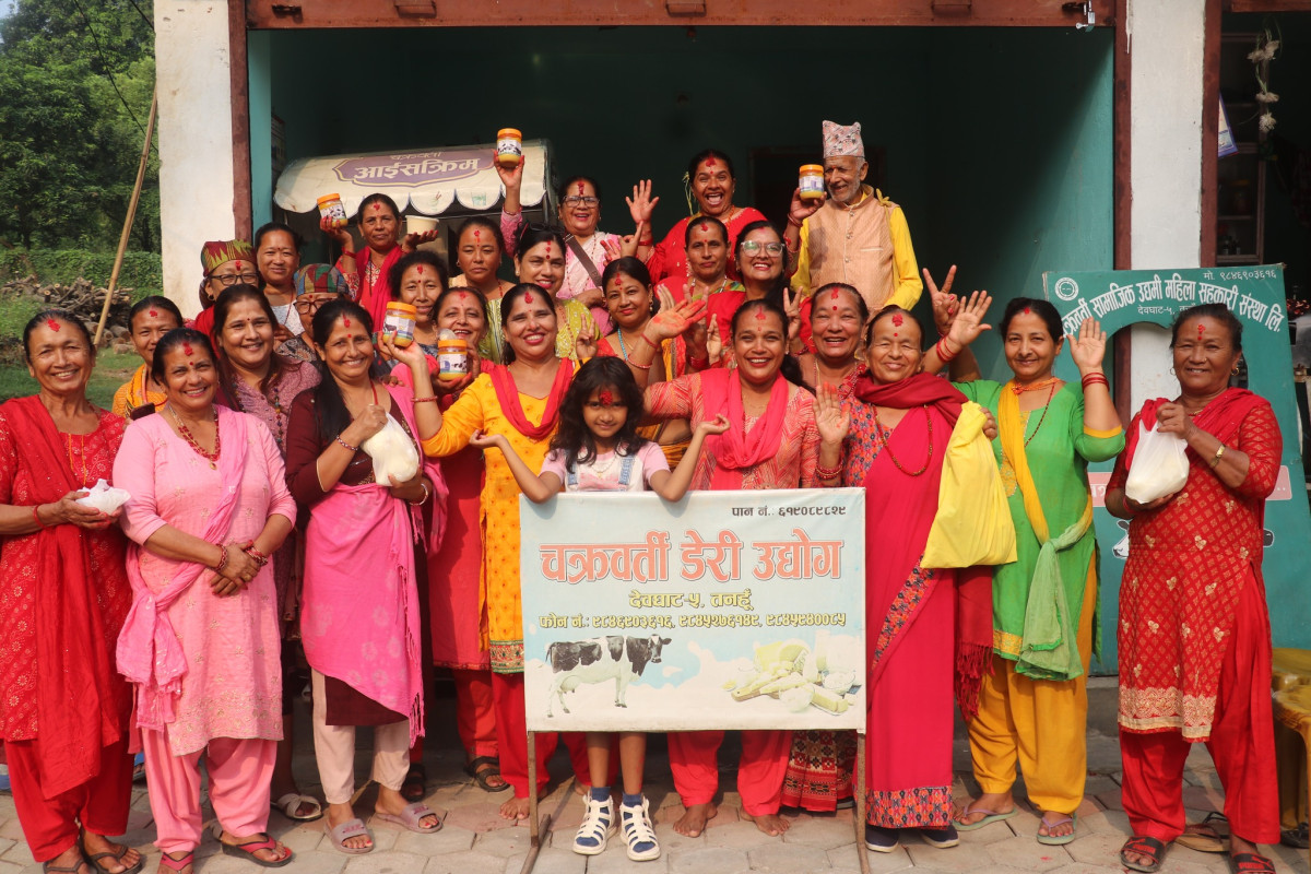 चक्रवर्तीको डेरी पसल देवघाट-५ टाउनचोकमा शुभारम्भ