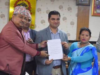 महिला स्वास्थ्य स्वयंसेविकाले निःशुल्क सार्वजनिक यातायात चढ्न पाउने