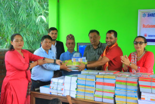 सारथी टुगेदर फर नेपालद्वारा बराह आधारभूत विद्यालयलाई स्टेसनरी सहयोग