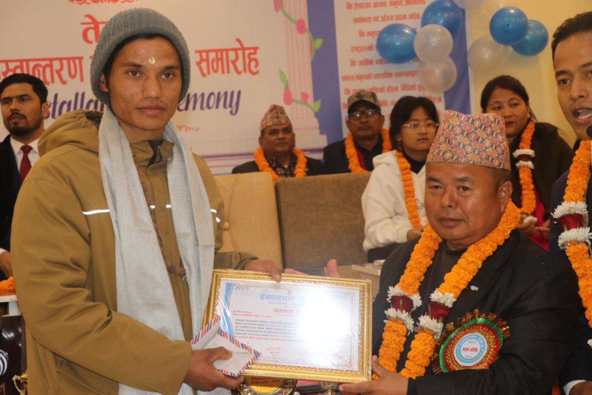 चक्रपाणि पौडेल स्मृति उत्कृष्ट युवा सम्मानबाट देवघाटका मनिष मल्ल सम्मानित