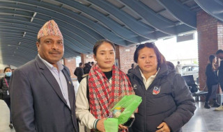 व्यावसायिक फुटबल खेल्न कप्तान एन्जिला ग्रिस प्रस्थान