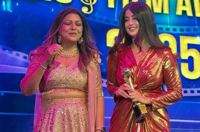 नीति शाह सर्वश्रेष्ठ डेब्यु अभिनेत्री घोषित