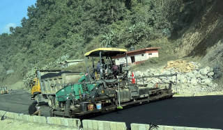 मुग्लिन–पोखरा सडक अन्तर्गत पश्चिम खण्डको मौरीओडारमा कालोपत्र थालियो