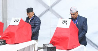 एमाले महाधिवेशन : ओली र पोखरेलले भोट हालेर सुरु गरे मतदान