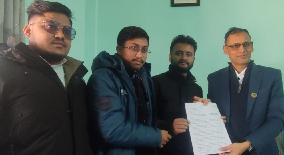 नदी किनारमा फोहोर जलाउनेलाई कारबाही गर्न चितवनको जेन-जी समूहको माग