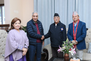 देउवालाई भेट्न महाराजगञ्ज पुगे ओली