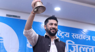 रवि लामिछानेद्वारा चितवन २ मा वारेसमार्फत उम्मेदवारी दर्ता