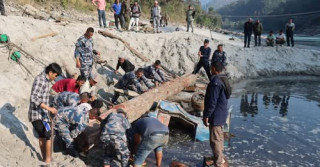 सिमलताल दुर्घटनामा परेको गणपति डिलक्स बसभित्र मानव कङ्काल भेटियो