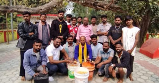 ‘रास्वपाको जित होस्’ भन्दै भाकल, युवाले मन्दिरमा चढाए ५५ किलो मिठाई
